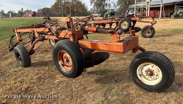 image for item NA9916 Wil-Rich 2900 five bottom plow