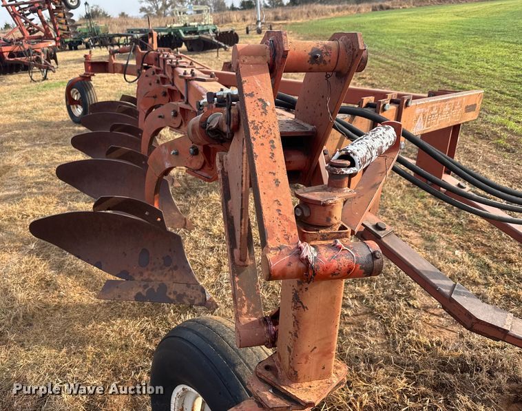 image for item NA9916 Wil-Rich 2900 five bottom plow