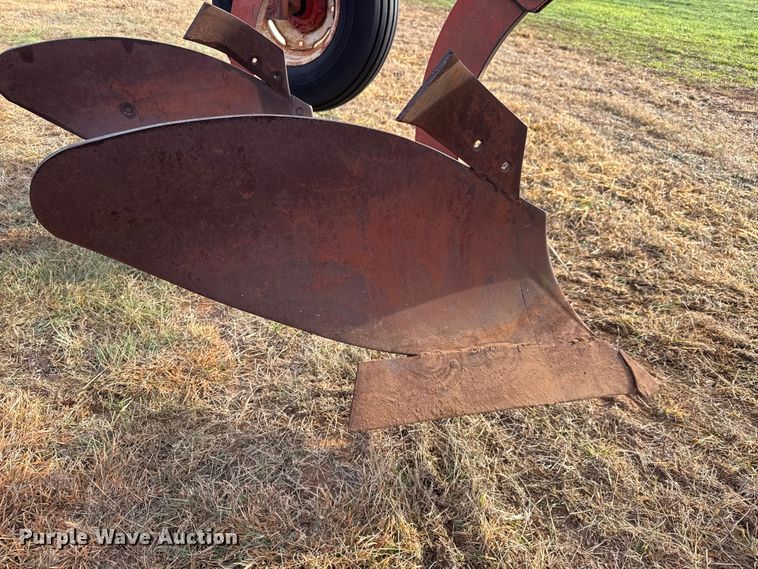 image for item NA9916 Wil-Rich 2900 five bottom plow