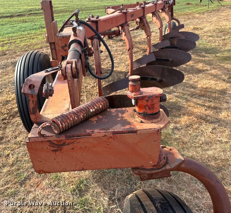 image for item NA9916 Wil-Rich 2900 five bottom plow