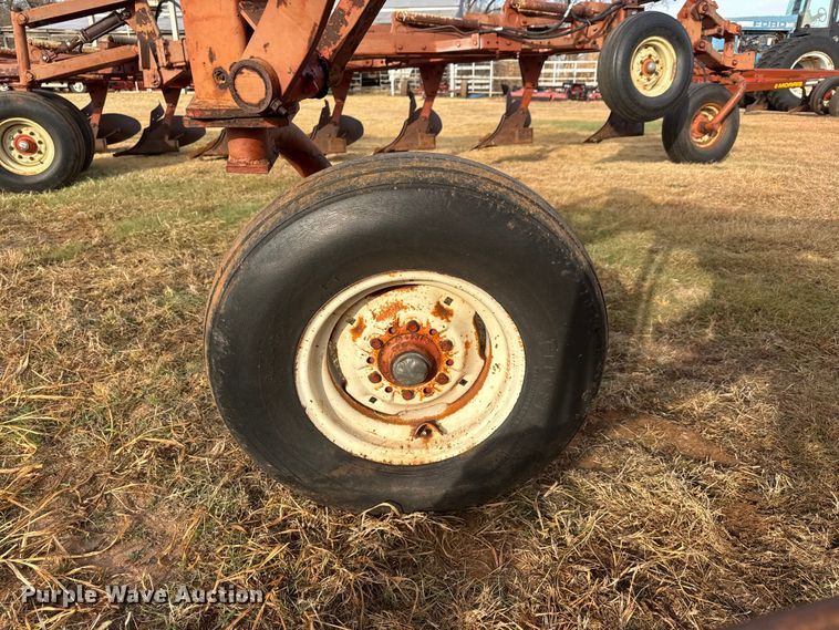 image for item NA9916 Wil-Rich 2900 five bottom plow