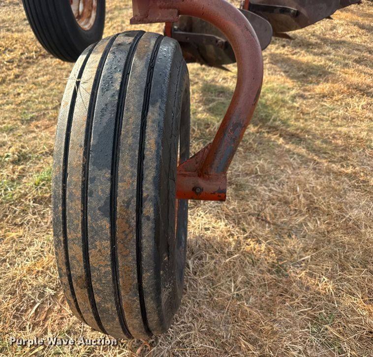 image for item NA9916 Wil-Rich 2900 five bottom plow