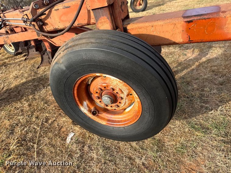 image for item NA9916 Wil-Rich 2900 five bottom plow