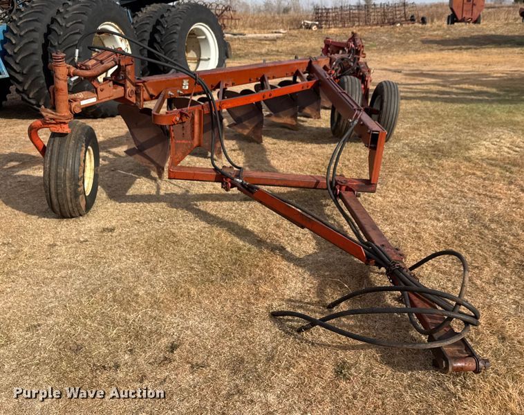 image for item NA9920 Morris Rod-Weeder 933 618 six bottom plow