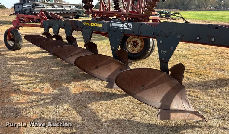 image for item NA9920 Morris Rod-Weeder 933 618 six bottom plow