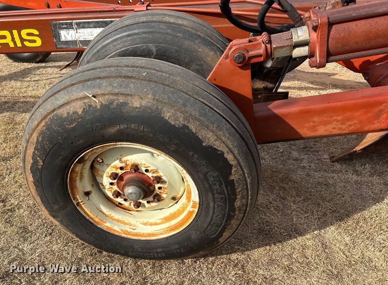 image for item NA9920 Morris Rod-Weeder 933 618 six bottom plow