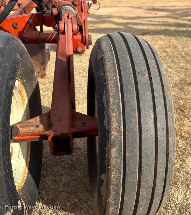 image for item NA9920 Morris Rod-Weeder 933 618 six bottom plow