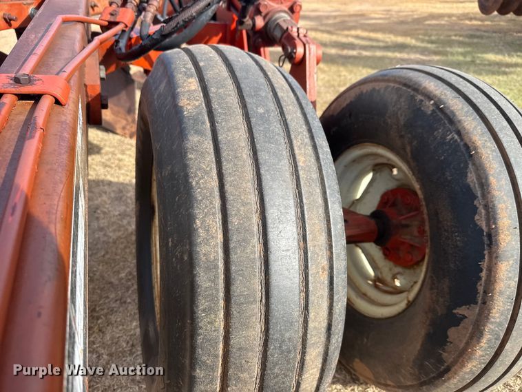 image for item NA9920 Morris Rod-Weeder 933 618 six bottom plow