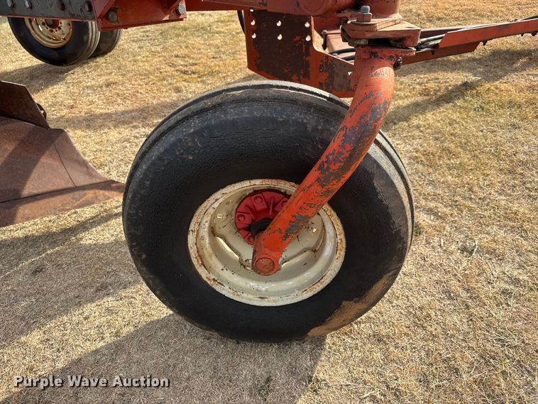 image for item NA9920 Morris Rod-Weeder 933 618 six bottom plow