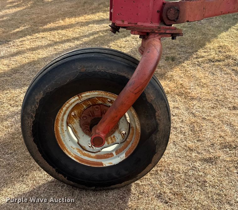 image for item NA9920 Morris Rod-Weeder 933 618 six bottom plow