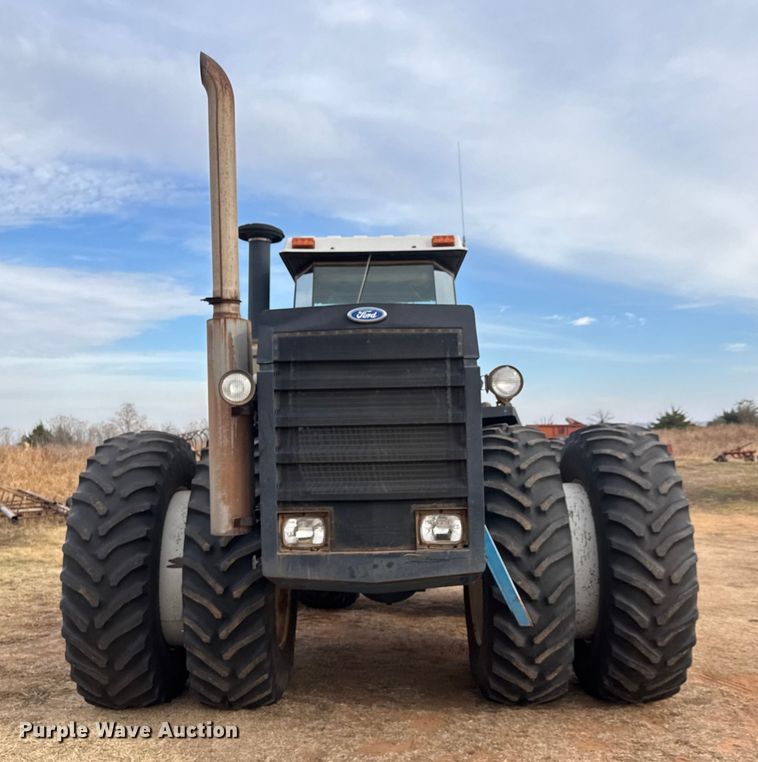 image for item NA9921 1993 Ford 946 Versatile 4WD tractor