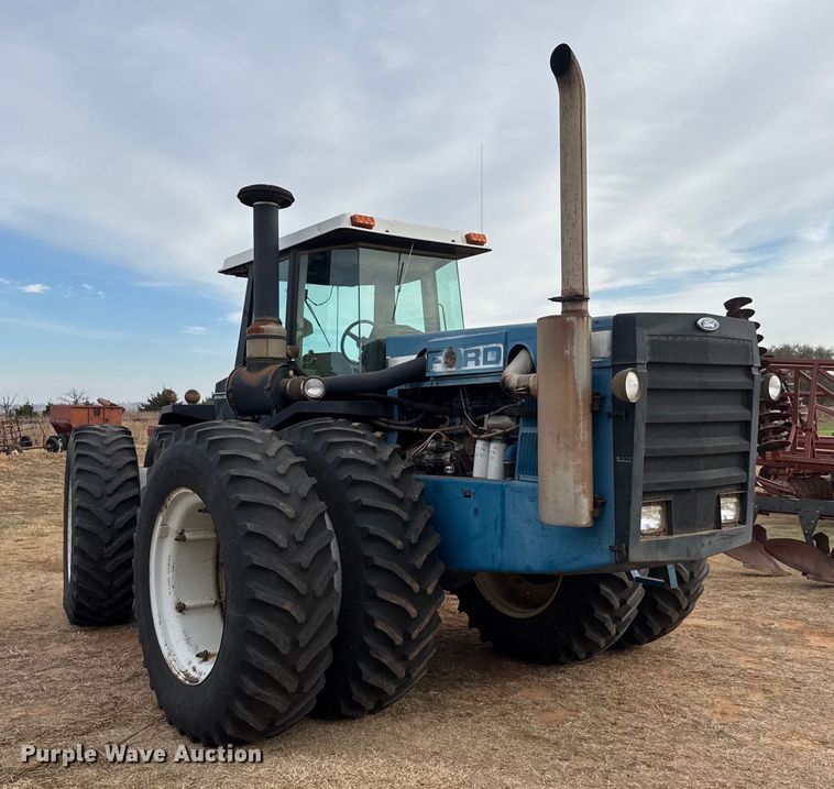 image for item NA9921 1993 Ford 946 Versatile 4WD tractor