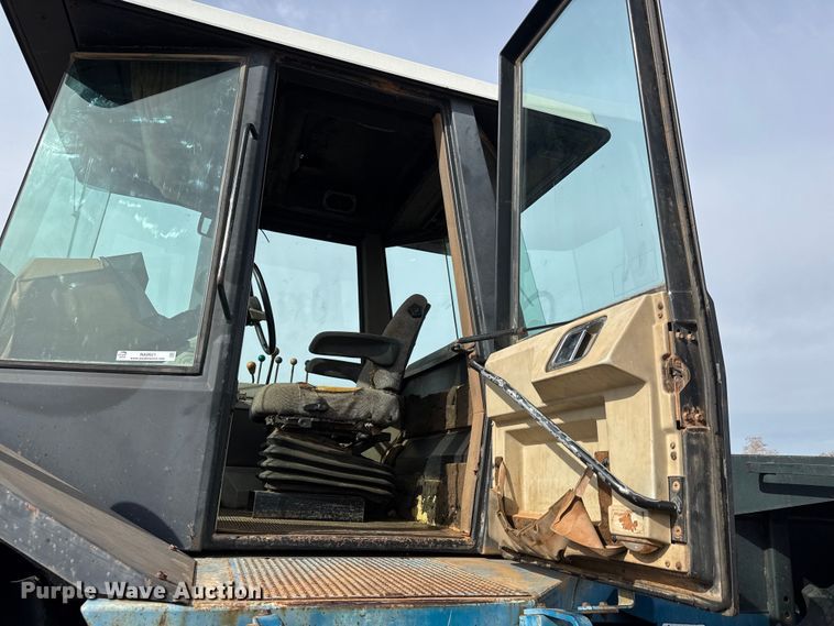 image for item NA9921 1993 Ford 946 Versatile 4WD tractor