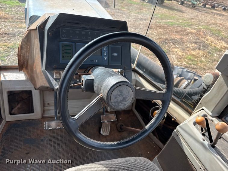 image for item NA9921 1993 Ford 946 Versatile 4WD tractor