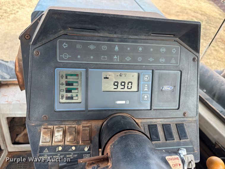 image for item NA9921 1993 Ford 946 Versatile 4WD tractor