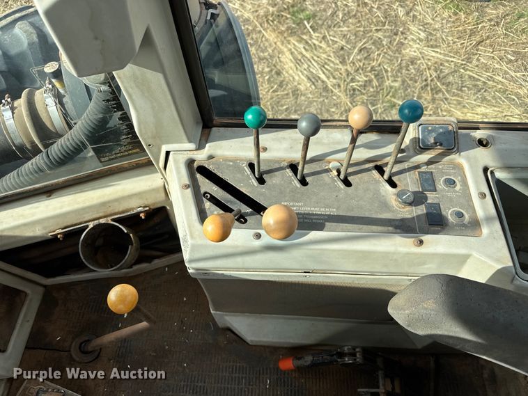 image for item NA9921 1993 Ford 946 Versatile 4WD tractor