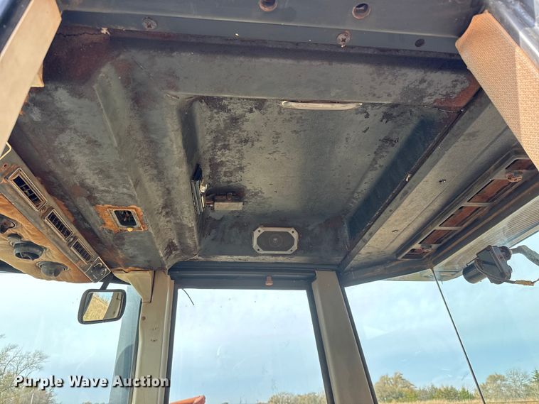 image for item NA9921 1993 Ford 946 Versatile 4WD tractor