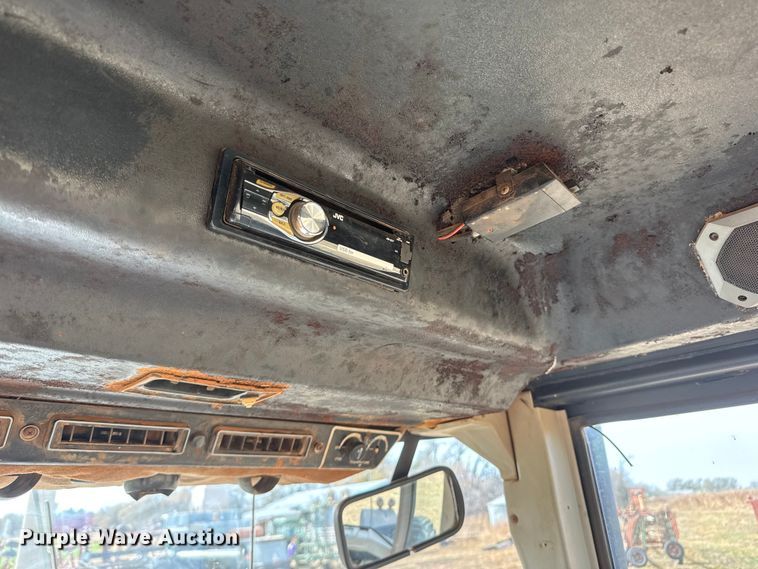 image for item NA9921 1993 Ford 946 Versatile 4WD tractor