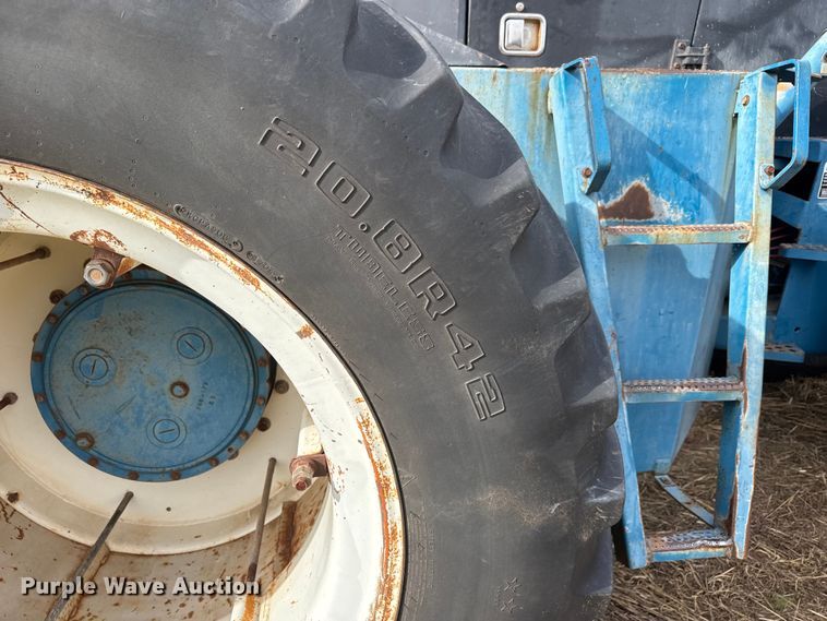 image for item NA9921 1993 Ford 946 Versatile 4WD tractor