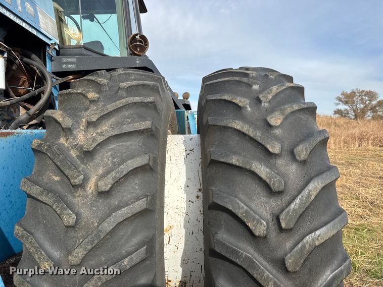 image for item NA9921 1993 Ford 946 Versatile 4WD tractor