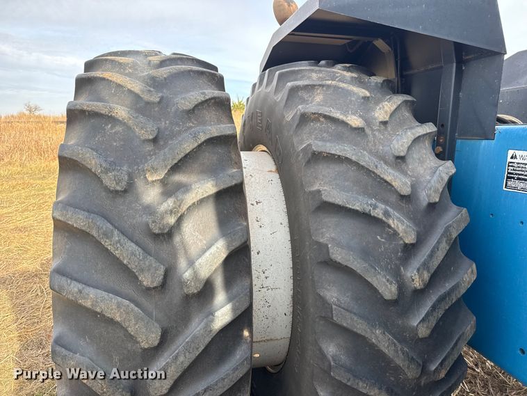 image for item NA9921 1993 Ford 946 Versatile 4WD tractor