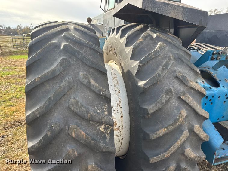 image for item NA9921 1993 Ford 946 Versatile 4WD tractor