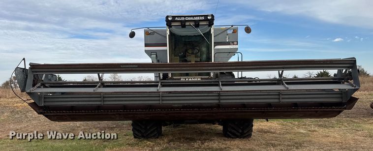 image for item NA9927 1984 Gleaner L3 combine
