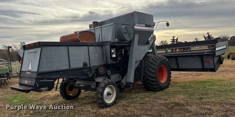 image for item NA9927 1984 Gleaner L3 combine