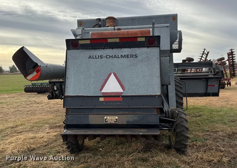 image for item NA9927 1984 Gleaner L3 combine