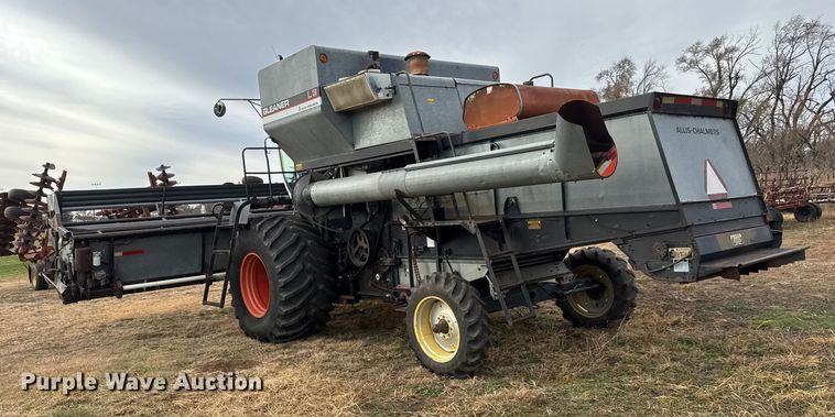image for item NA9927 1984 Gleaner L3 combine