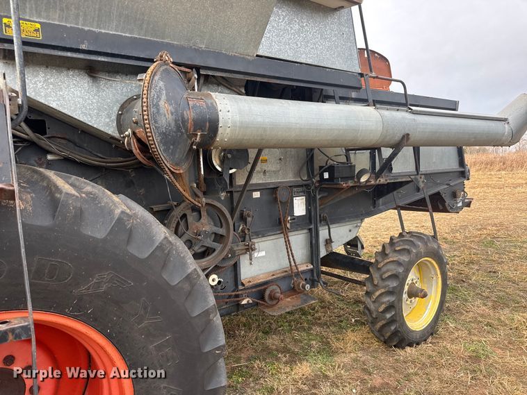 image for item NA9927 1984 Gleaner L3 combine