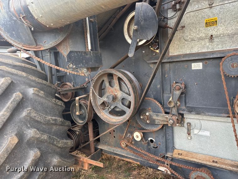 image for item NA9927 1984 Gleaner L3 combine