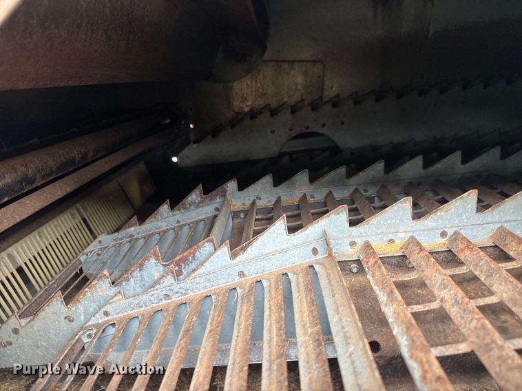 image for item NA9927 1984 Gleaner L3 combine