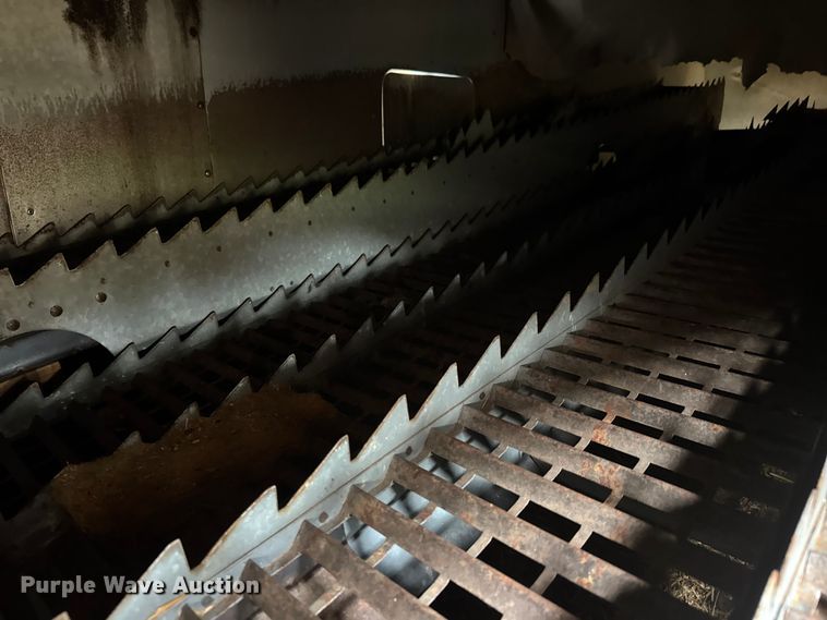 image for item NA9927 1984 Gleaner L3 combine