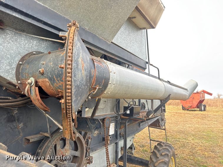 image for item NA9927 1984 Gleaner L3 combine