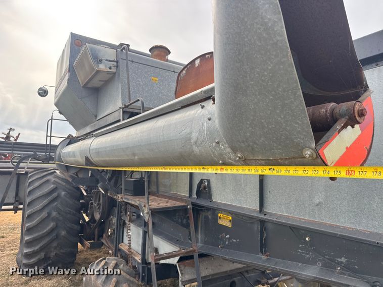 image for item NA9927 1984 Gleaner L3 combine