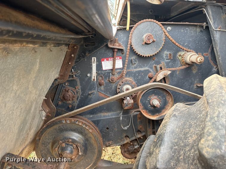 image for item NA9927 1984 Gleaner L3 combine