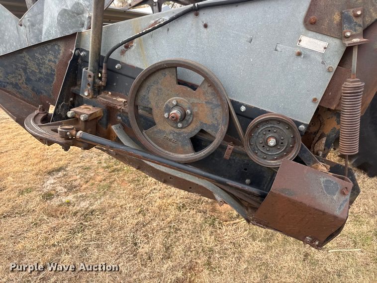 image for item NA9927 1984 Gleaner L3 combine