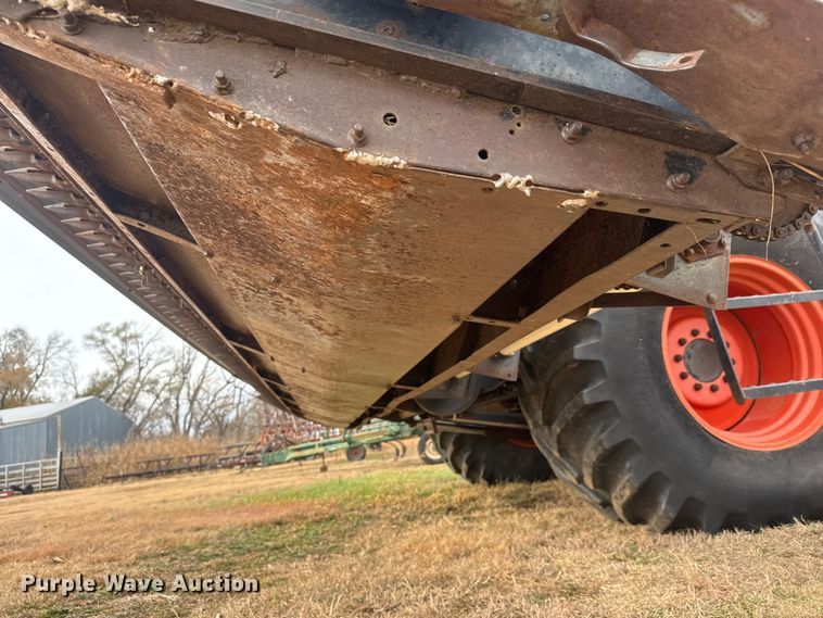 image for item NA9927 1984 Gleaner L3 combine