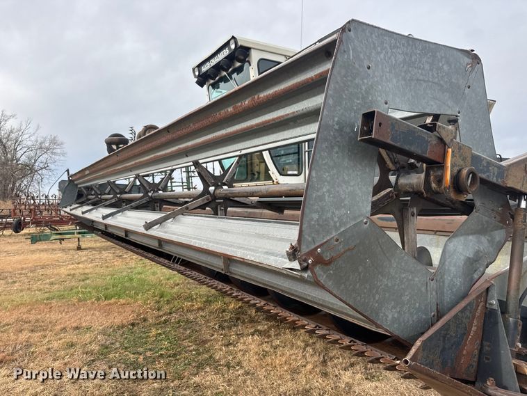 image for item NA9927 1984 Gleaner L3 combine