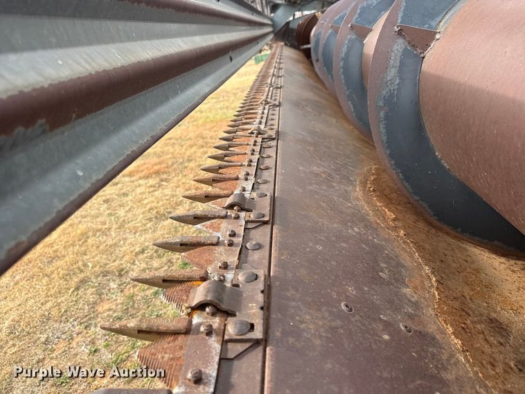 image for item NA9927 1984 Gleaner L3 combine