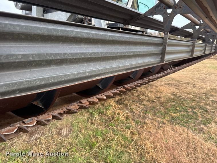 image for item NA9927 1984 Gleaner L3 combine