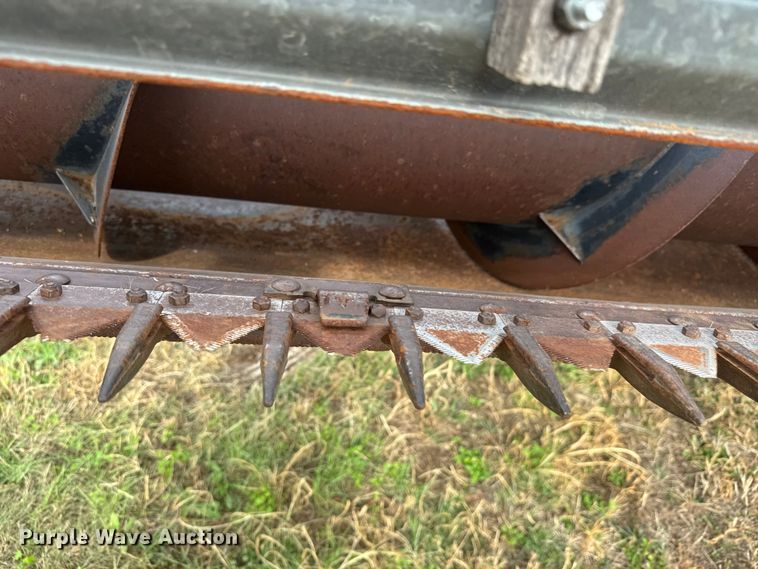 image for item NA9927 1984 Gleaner L3 combine