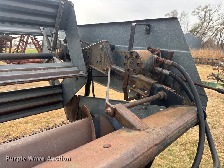 image for item NA9927 1984 Gleaner L3 combine