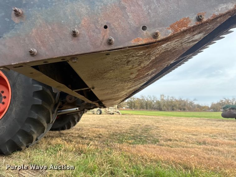 image for item NA9927 1984 Gleaner L3 combine