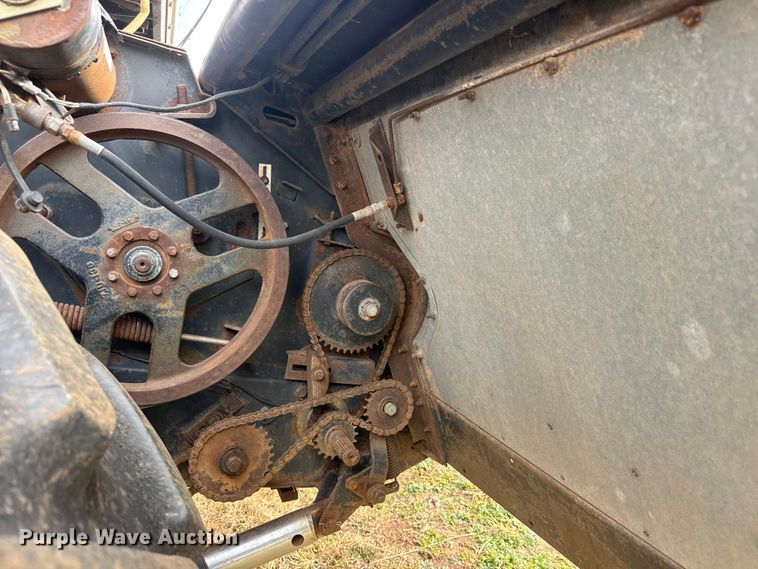 image for item NA9927 1984 Gleaner L3 combine