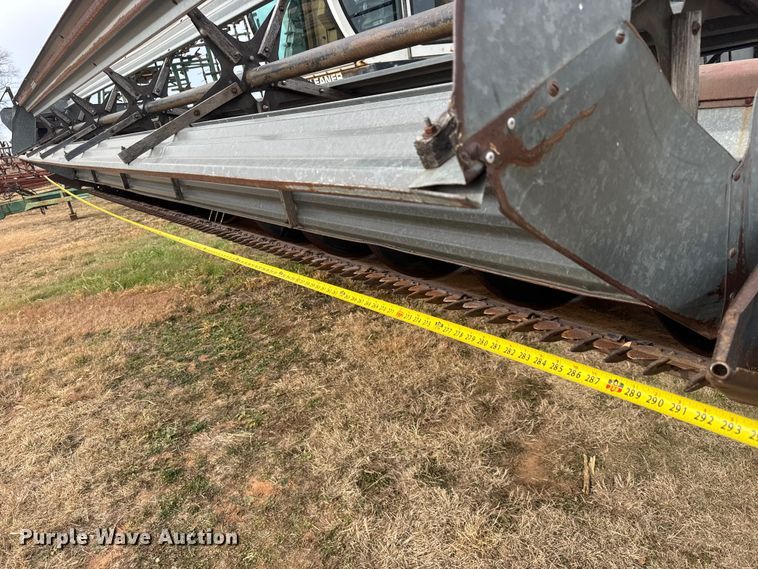 image for item NA9927 1984 Gleaner L3 combine