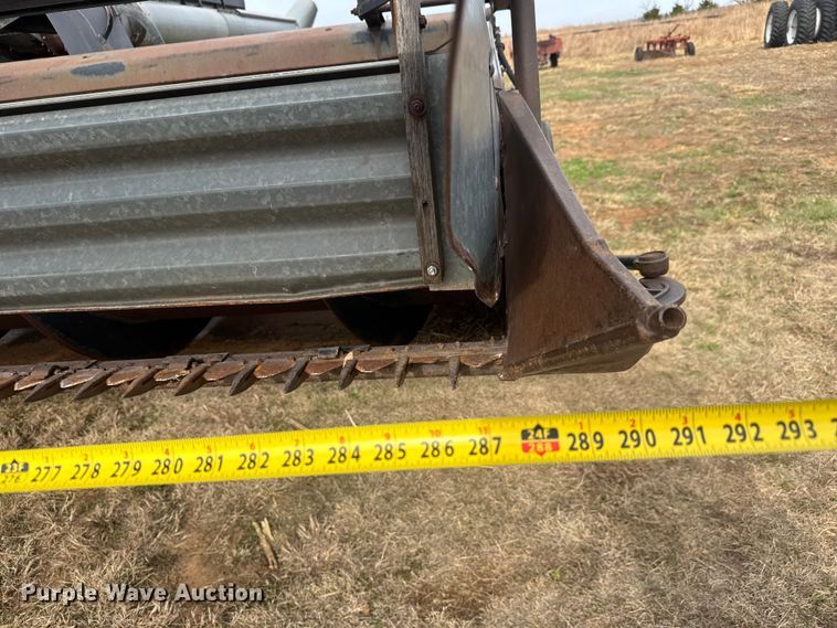 image for item NA9927 1984 Gleaner L3 combine