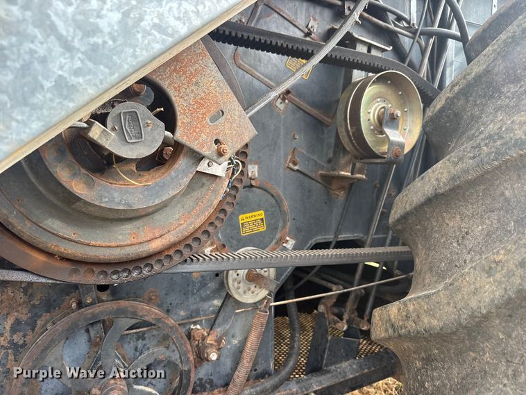 image for item NA9927 1984 Gleaner L3 combine