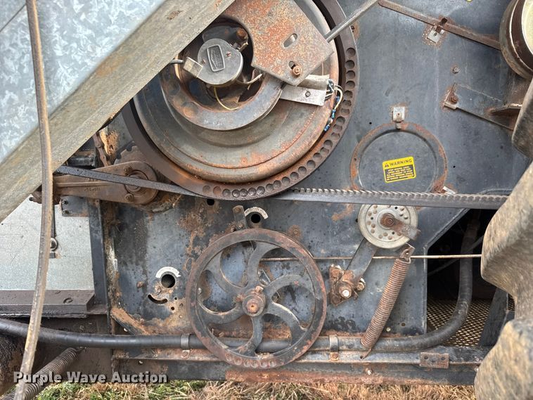 image for item NA9927 1984 Gleaner L3 combine